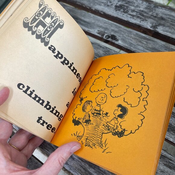 VINTAGE CHARLES SCHULZ MINI BOOK HAPPINESS IS A WARM PUPPY 🐶 FIRST EDITION 1970 - Picture 8 of 14